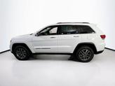 Thumbnail of 2022 Bright White Clearcoat Jeep Grand Cherokee