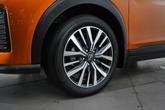 Thumbnail of 2023 Monarch Orange Metallic/Super Black Nissan Kicks