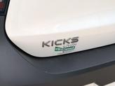 Thumbnail of 2025 Aspen White Tricoat Nissan Kicks