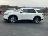 Thumbnail of 2025 Everest White Pearl Tricoat Nissan Pathfinder