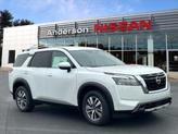 Photo of 2025 Everest White Pearl Tricoat Nissan Pathfinder