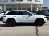 Thumbnail of 2023 Bright White Clearcoat Jeep Grand Cherokee