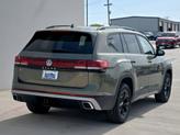 Thumbnail of 2025 Avocado Green Pearl Volkswagen Atlas