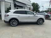 Thumbnail of 2021 Ceramic White Lincoln Nautilus