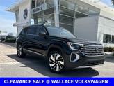 Photo of 2024 Deep Black Pearl Effect Volkswagen Atlas