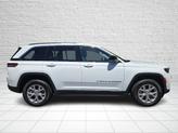 Thumbnail of 2022 Bright White Clearcoat Jeep Grand Cherokee