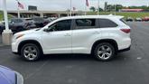 Thumbnail of 2016 Blizzard Pearl Toyota Highlander
