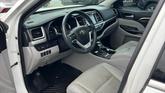 Thumbnail of 2016 Blizzard Pearl Toyota Highlander