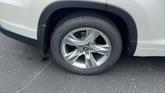 Thumbnail of 2016 Blizzard Pearl Toyota Highlander
