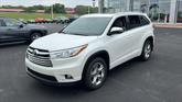 Thumbnail of 2016 Blizzard Pearl Toyota Highlander