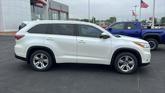 Thumbnail of 2016 Blizzard Pearl Toyota Highlander