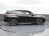 Thumbnail of 2022 Midnight Black Metallic Toyota Highlander