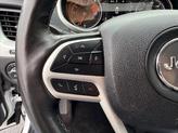Thumbnail of 2018 Bright White Clearcoat Jeep Cherokee