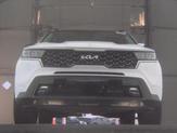 Thumbnail of 2023 Glacial White Pearl Kia Sorento