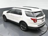 Thumbnail of 2018 White Platinum Clearcoat Metallic Ford Explorer