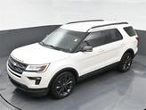 Thumbnail of 2018 White Platinum Clearcoat Metallic Ford Explorer