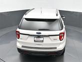 Thumbnail of 2018 White Platinum Clearcoat Metallic Ford Explorer