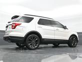 Thumbnail of 2018 White Platinum Clearcoat Metallic Ford Explorer