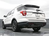 Thumbnail of 2018 White Platinum Clearcoat Metallic Ford Explorer