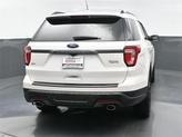 Thumbnail of 2018 White Platinum Clearcoat Metallic Ford Explorer