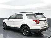 Thumbnail of 2018 White Platinum Clearcoat Metallic Ford Explorer