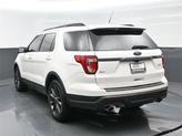 Thumbnail of 2018 White Platinum Clearcoat Metallic Ford Explorer