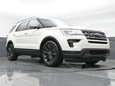 Thumbnail of 2018 White Platinum Clearcoat Metallic Ford Explorer