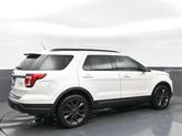 Thumbnail of 2018 White Platinum Clearcoat Metallic Ford Explorer