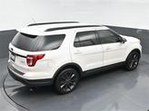 Thumbnail of 2018 White Platinum Clearcoat Metallic Ford Explorer