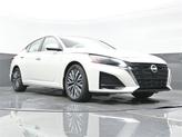 Thumbnail of 2025 Pearl White Tricoat Nissan Altima