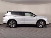 Thumbnail of 2025 White Diamond Mitsubishi Outlander