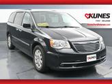 Photo of 2016 Brilliant Black Crystal Pearlcoat Chrysler Town & Country