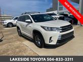 Thumbnail of 2017 Blizzard Pearl Toyota Highlander Hybrid