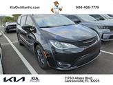 Photo of 2018 Brilliant Black Crystal Pearlcoat Chrysler Pacifica