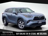 Photo of 2022 Moon Dust Toyota Highlander