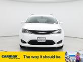 Thumbnail of 2017 White Chrysler Pacifica