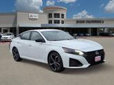Photo of 2023 Glacier White Nissan Altima