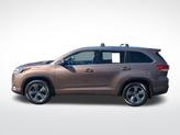 Thumbnail of 2018 Toasted Walnut Pearl Toyota Highlander
