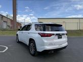 Thumbnail of 2022 Iridescent Pearl Tricoat Chevrolet Traverse