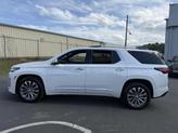 Thumbnail of 2022 Iridescent Pearl Tricoat Chevrolet Traverse