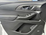 Thumbnail of 2022 Iridescent Pearl Tricoat Chevrolet Traverse
