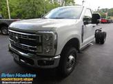 Photo of 2025 Oxford White Ford F-350