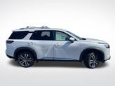 Thumbnail of 2025 Everest White Pearl Tricoat Nissan Pathfinder