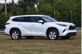 Photo of 2023 Wind Chill Pearl Toyota Highlander