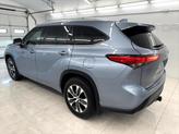 Thumbnail of 2020 Light Blue Toyota Highlander