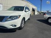 Thumbnail of 2016 White Nissan Pathfinder