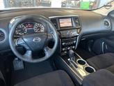 Thumbnail of 2016 White Nissan Pathfinder