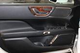 Thumbnail of 2018 White Platinum Lincoln Continental