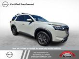 Photo of 2022 Pearl White Tricoat Nissan Pathfinder