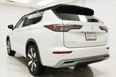 Thumbnail of 2025 White Diamond With Black Roof Mitsubishi Outlander